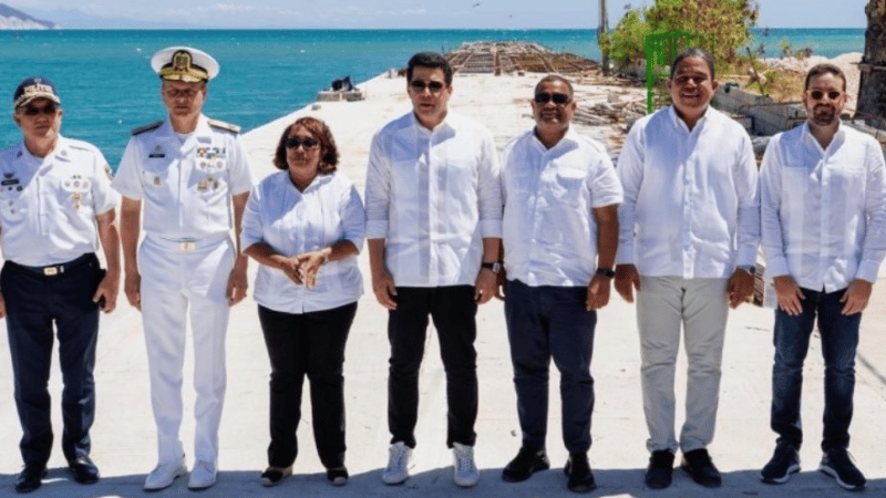 El Ministro de Turismo da inicio a la construcción de la terminal de cruceros en el Puerto de Barahona
