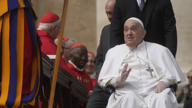Aparición del Papa Francisco en San Pedro marca el inicio de la Semana Santa con un mensaje de esperanza