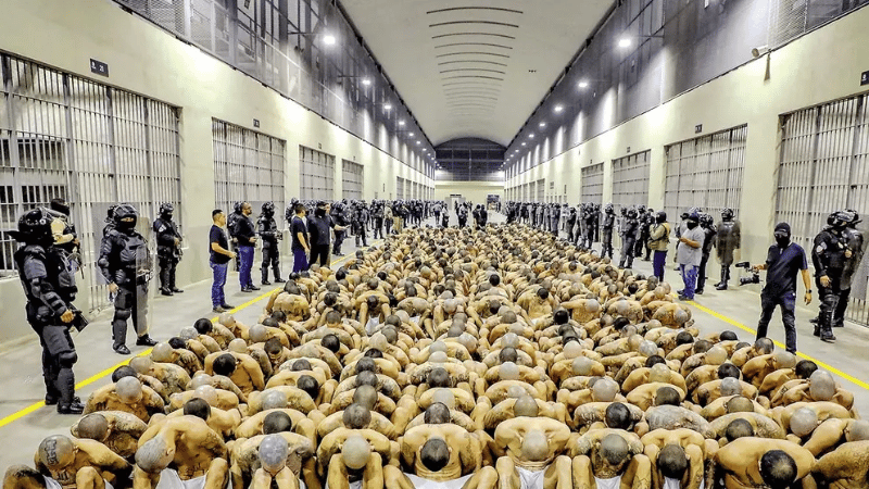 Bukele planea duplicar tamaño de megacárcel en El Salvador para recibir más deportados desde EE.UU.