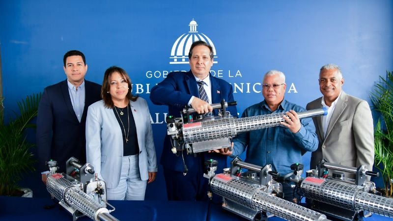 Ministerio de Salud refuerza combate al dengue con entrega de nuevas mochilas de fumigación