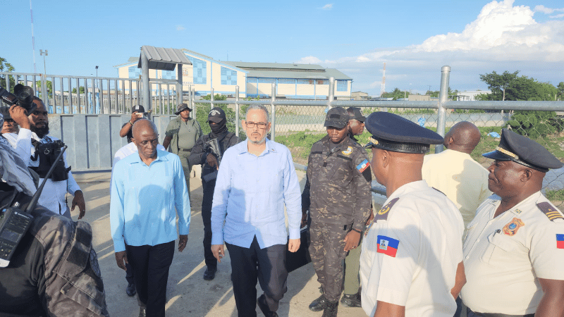 Primer Ministro Haitiano visita Juana Méndez bajo estrictas medidas de seguridad
