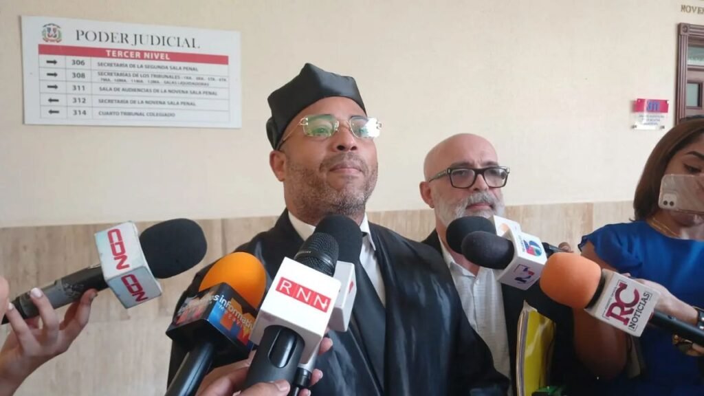 Ángel Martínez presenta acciones legales por supuestas violaciones a sus derechos