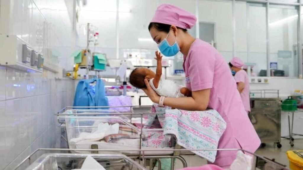 China implementará subsidios anuales de 500 dólares para familias con hijos menores de tres años