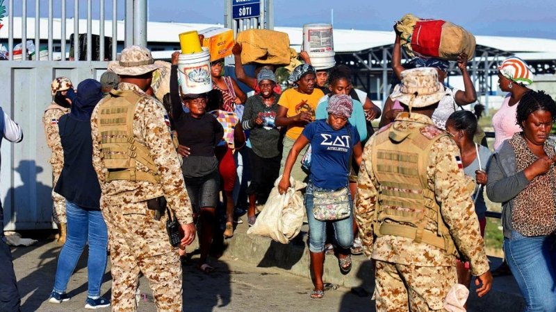 Video: Inicia invasión haitiana por Elías Piña ante avance de bandas armadas en Las Caobas