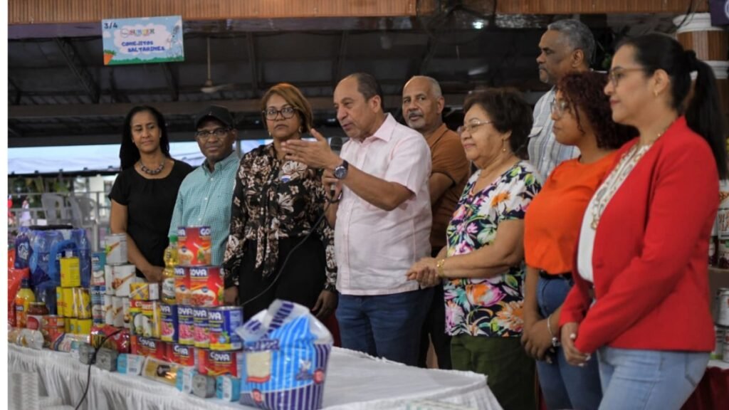 Club Los Prados apoya a Enriquillenses Ausentes con importante donación