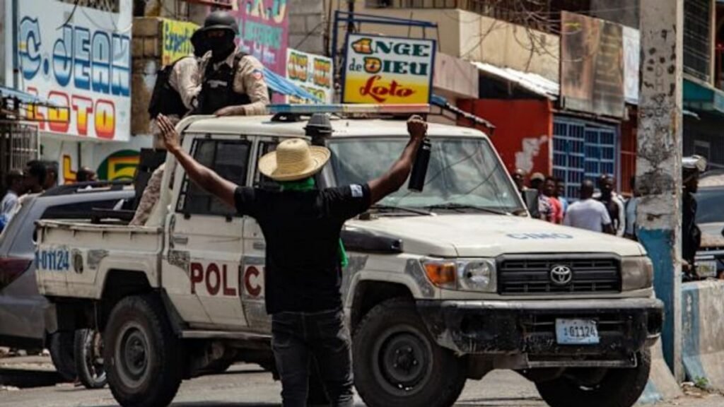 Enfrentamiento con bandas en Haití deja tres agentes heridos