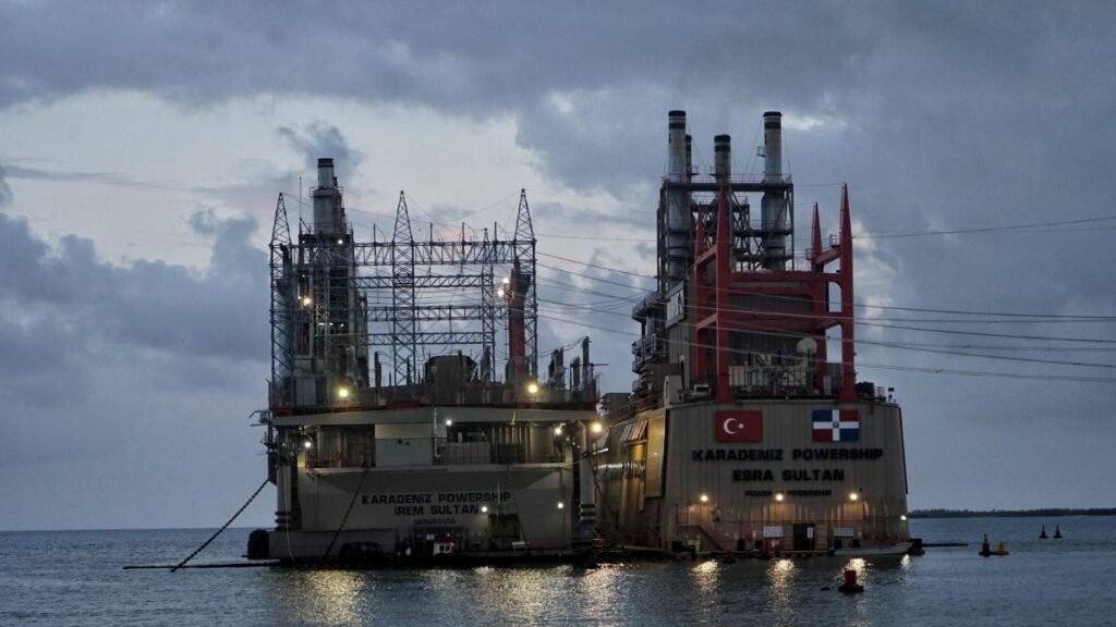 Azua recibe nueva planta flotante para potenciar el sistema eléctrico nacional