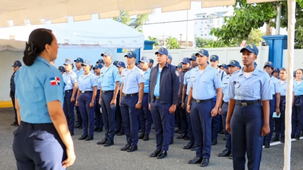 Centros educativos de Los Alcarrizos desprotegidos ante falta de policías escolares