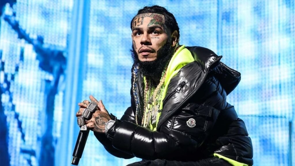 Tekashi 6ix9ine Recibe Condena de Tres Meses de Encierro en Nueva York por Incumplir su Libertad Supervisada