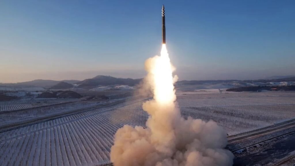 Tokio condena lanzamiento de misil balístico por parte de Corea del Norte