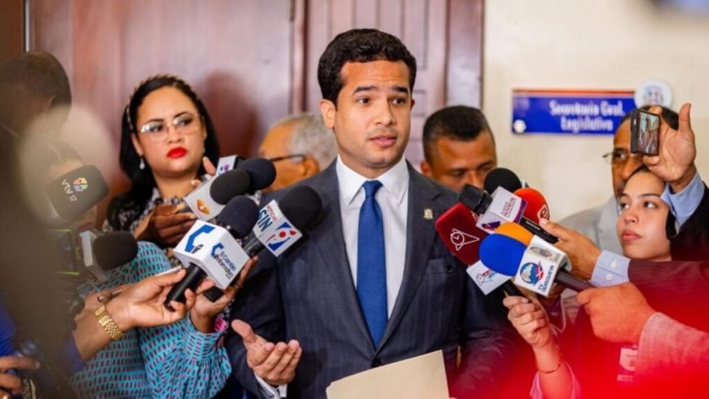 Empleos creados en el país: más del 75 % corresponderían al sector público, advierte Omar Fernández