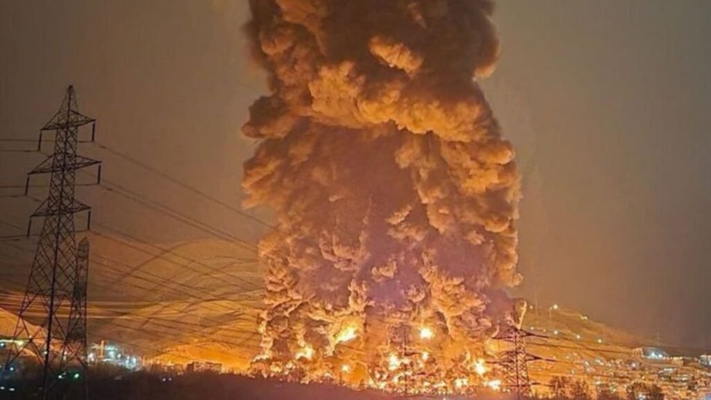 Ataque aéreo destruye depósito petrolero en Irán y aumenta la tensión en Medio Oriente